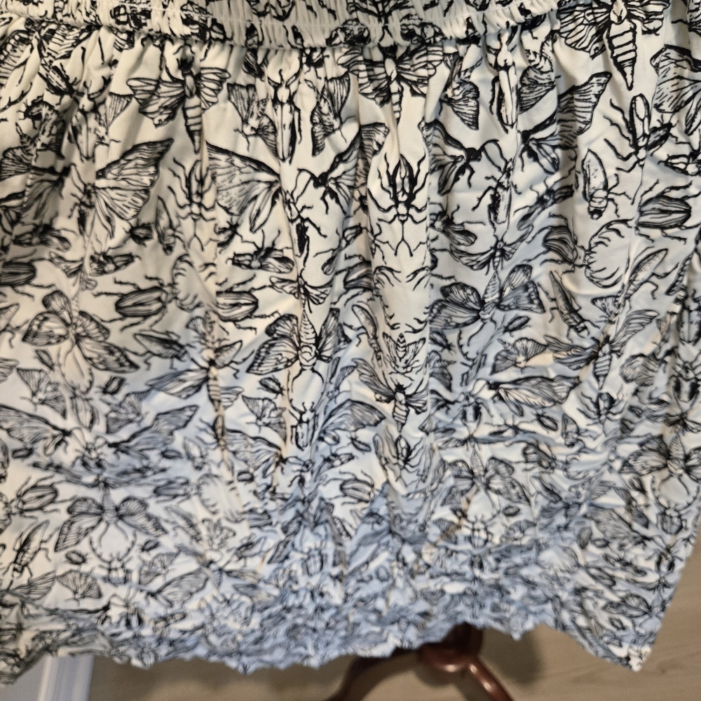 Plus Smocked Square Neck Floral Mini Dress — Black & White - Picture 6 of 11
